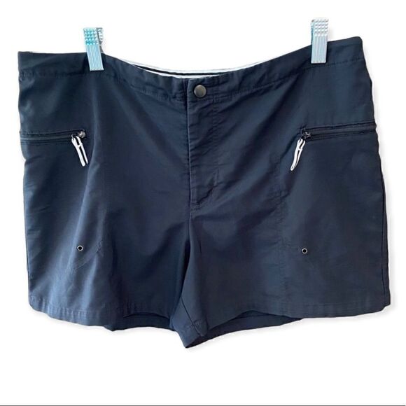 Nike Sz M Black Short Walking Running Athletic Zipper Pockets Shorts - Picture 1 of 10